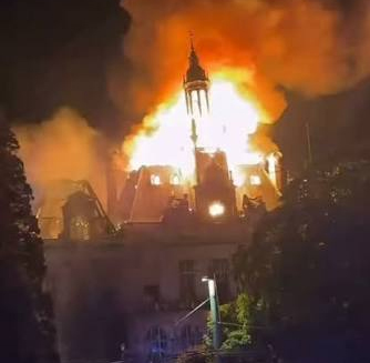 Riotersset France's historic buildings ablaze